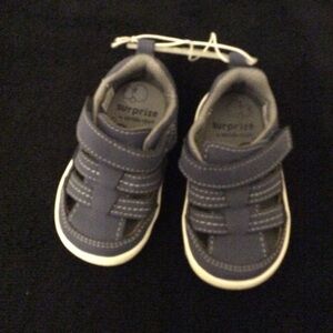 Surprise by Stride rite